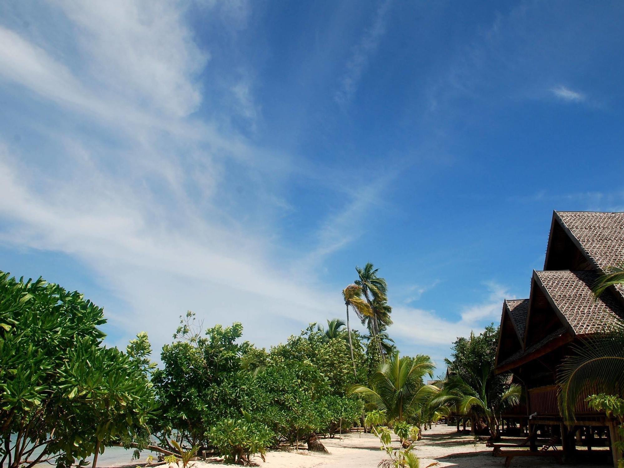 Wakatobi Patuno Diving And Beach Resort By Sahid Wanci Экстерьер фото