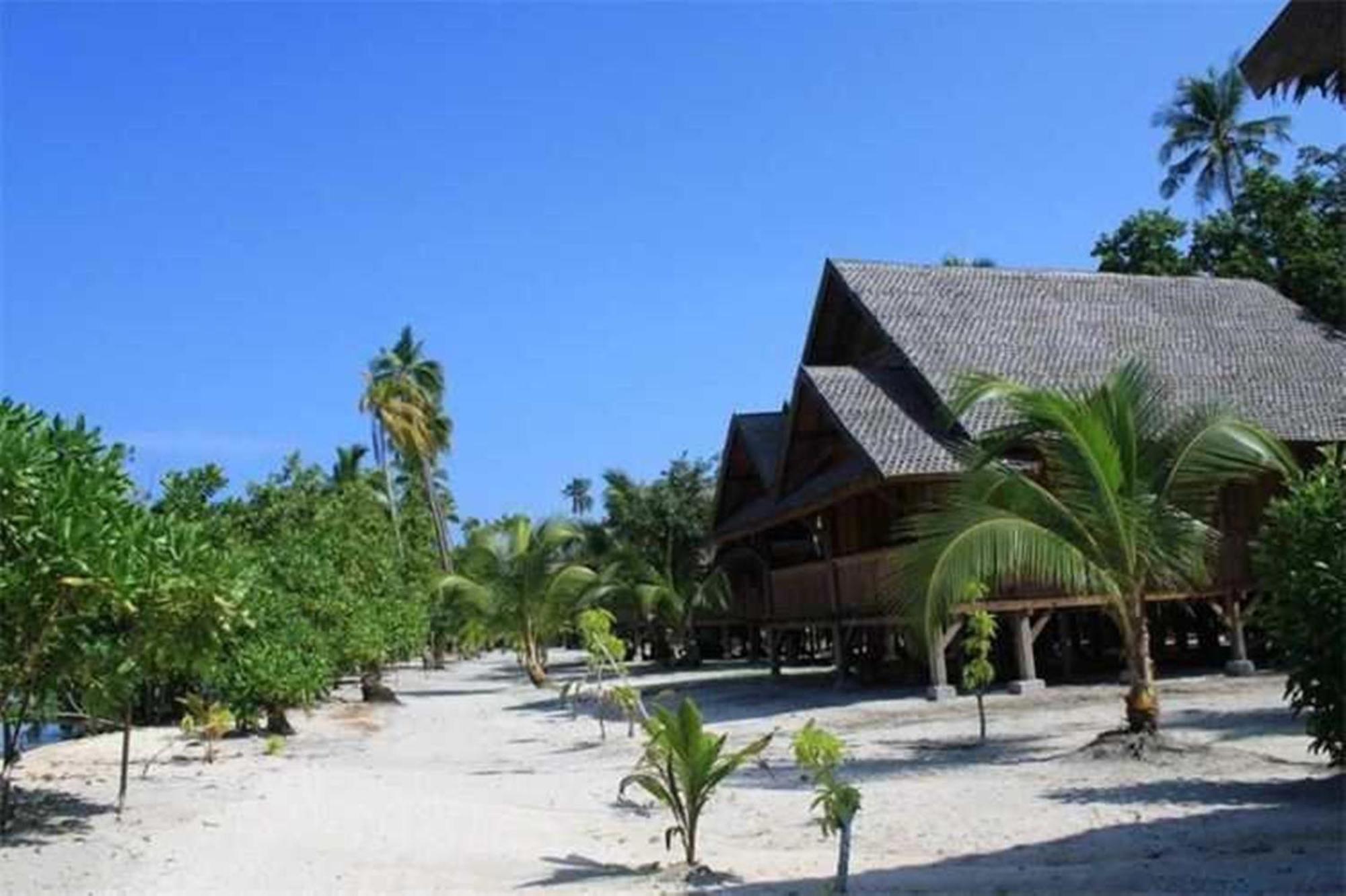 Wakatobi Patuno Diving And Beach Resort By Sahid Wanci Экстерьер фото